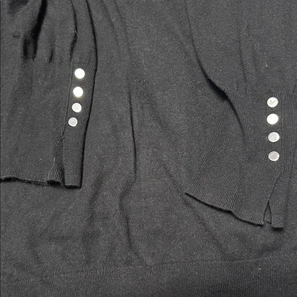 Elegant Black and Cream Turtleneck Sweater Set - Picture 2 of 5